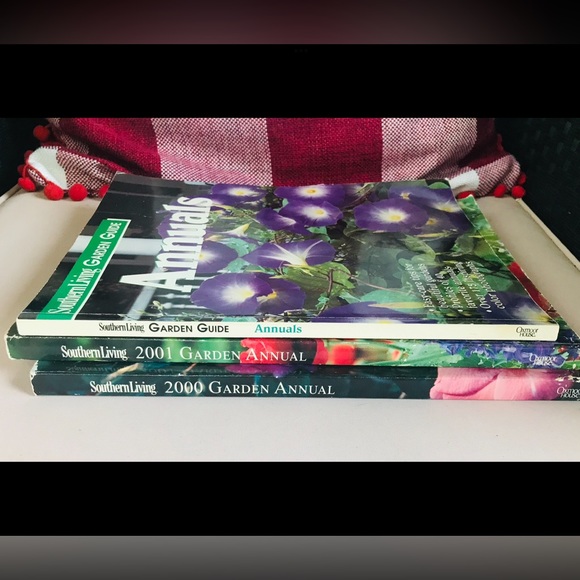 Southern Living set of three garden books 2000-2001 - Picture 3 of 4